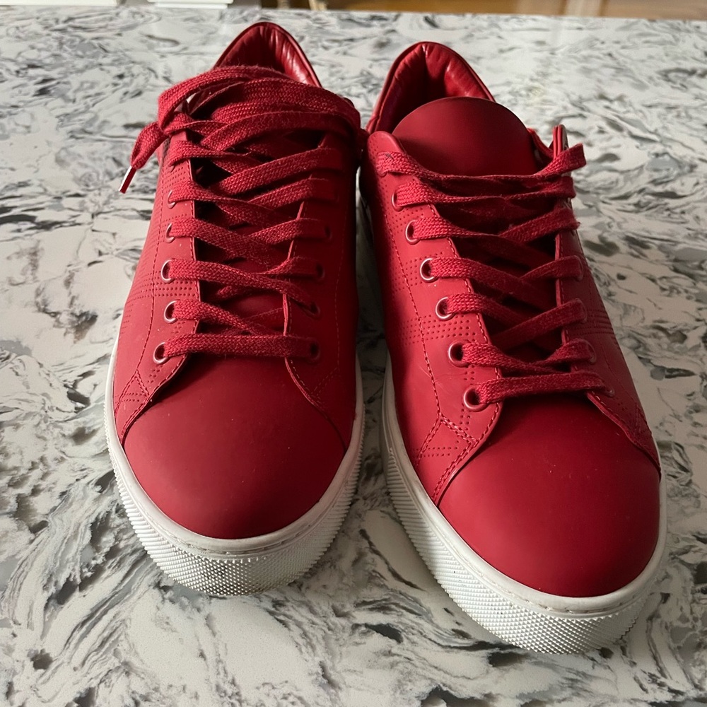 Burberry low top sneaker size 41 8 US